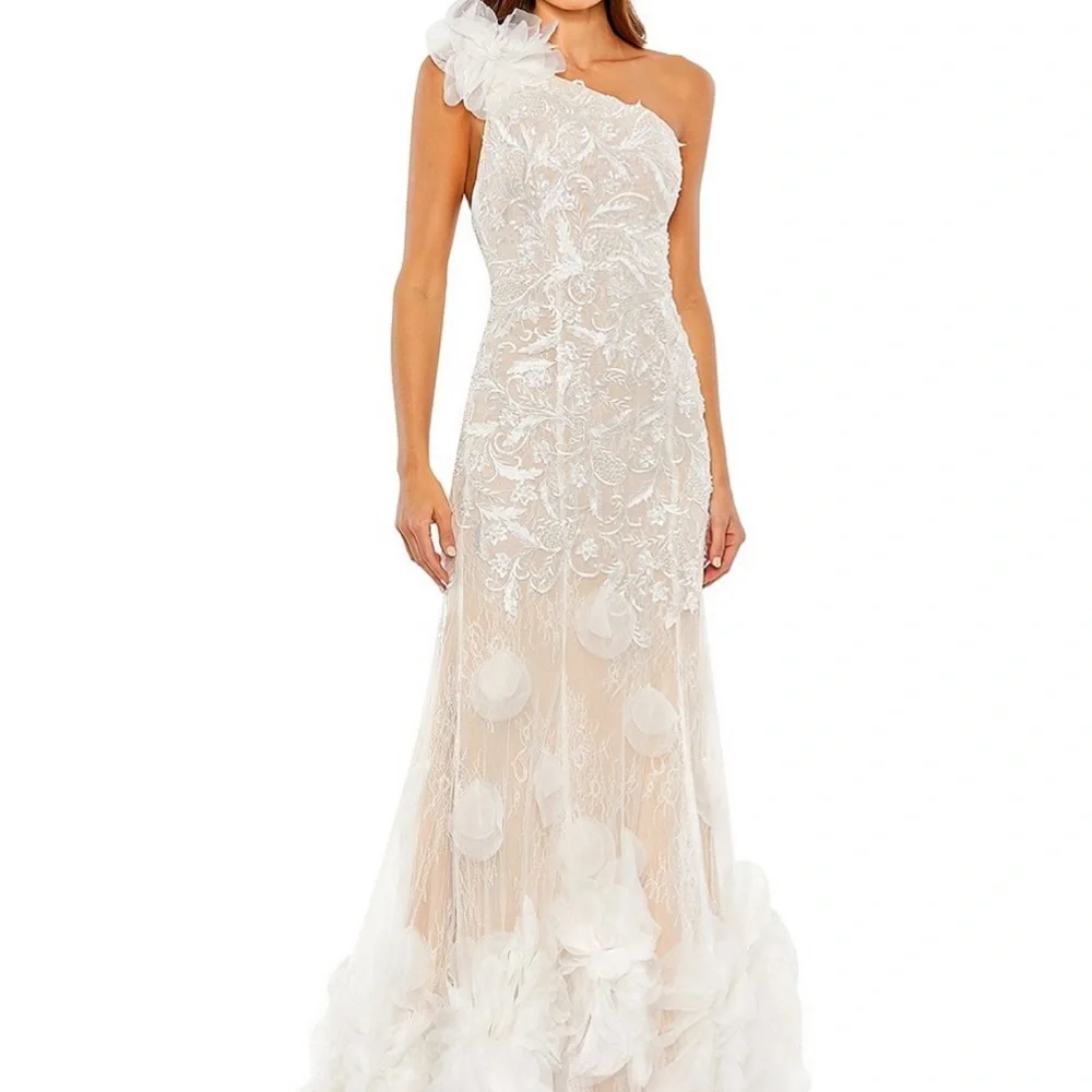 Mac Duggal Size 6 Ivory Wedding Dress.